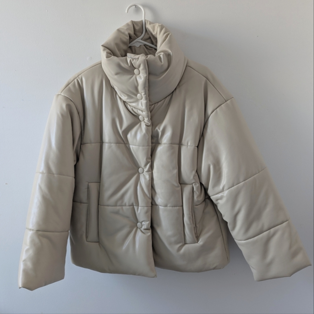 Elegant Beige Puffer Jacket for Women - Picture 8 of 15
